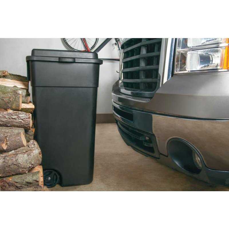 Rubbermaid 50 Gallon Wheeled Trash Can - Image 5