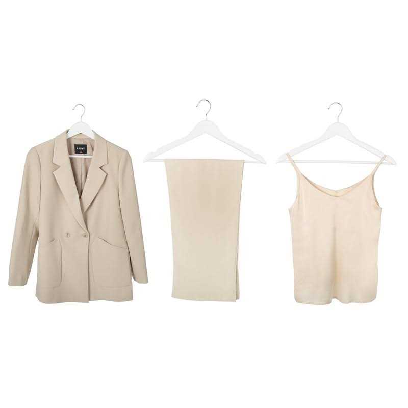 Amazon Basics Wood Suit Clothes Hangers - Image 3