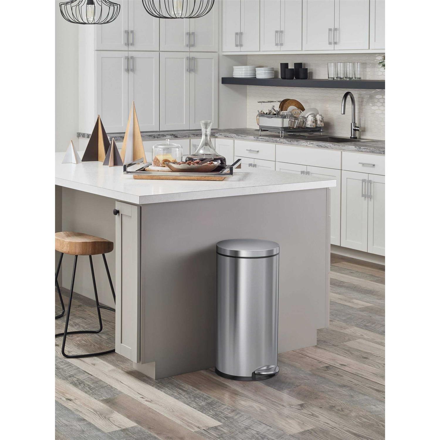 simplehuman 30 Liter / 8 Gallon Round Step Trash Can - Image 4