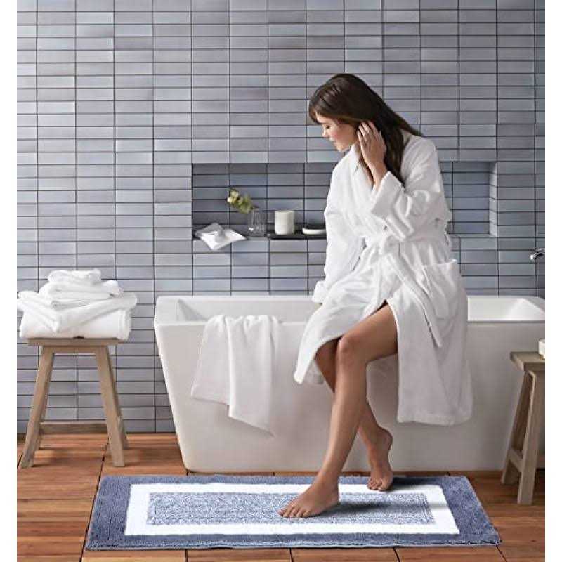 Spode Christmas Tree Rug - Image 3