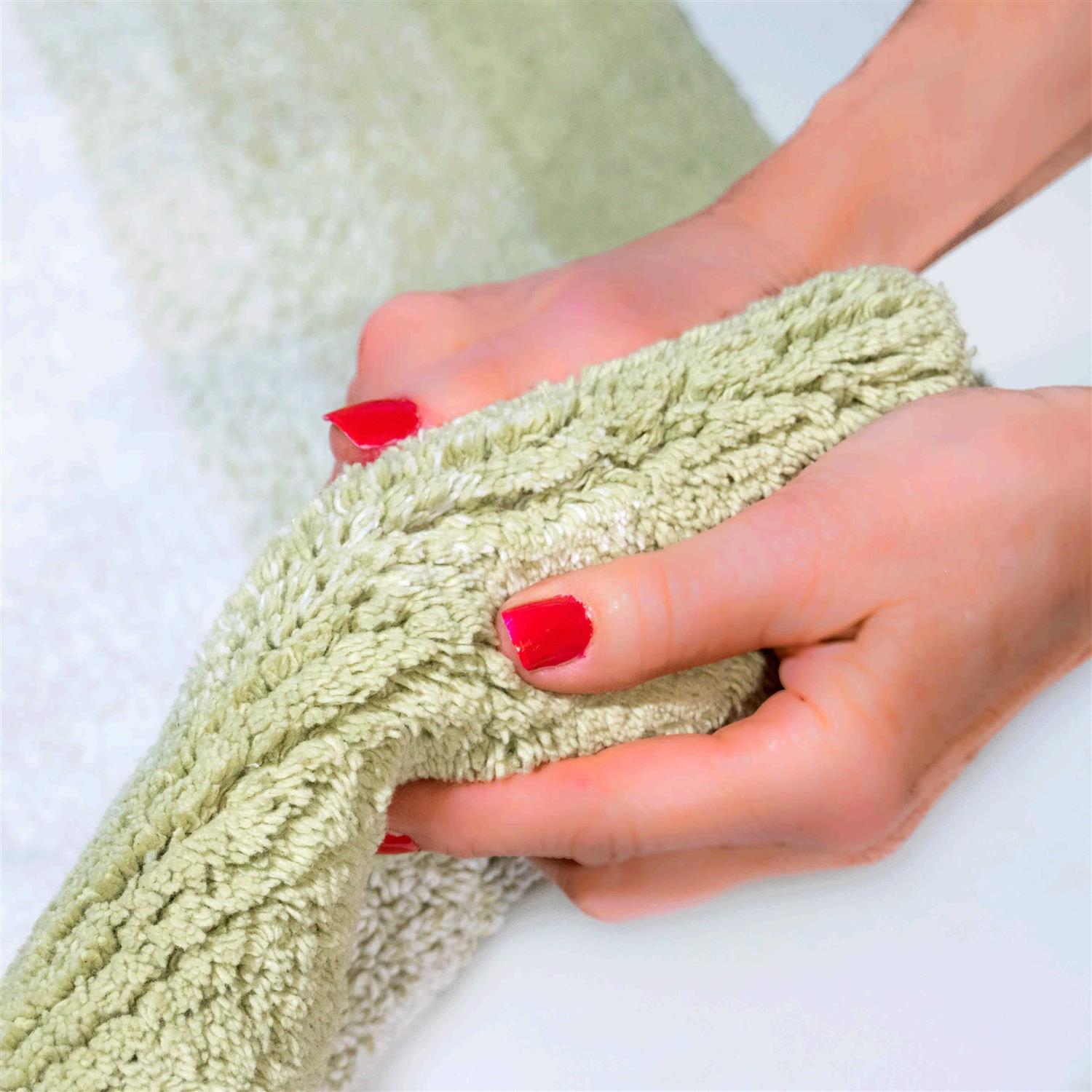 Chesapeake Whitney Ombre Reversible 2-Piece Bath Rug Set - Image 5